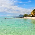 paysage mauricien avec eau turquoise