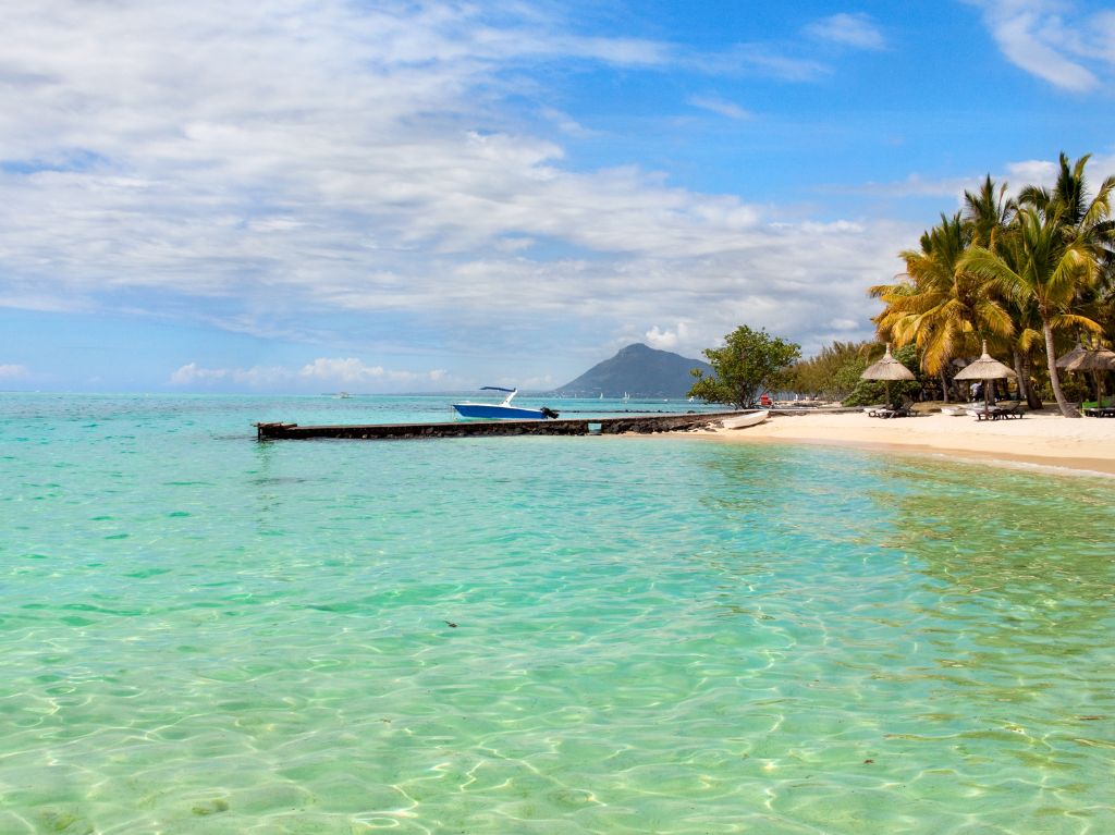 paysage mauricien avec eau turquoise