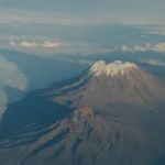 les-volcans-endormis-geants-paisibles-aux-paysages-lunaires