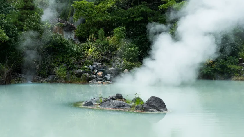 bains-thermaux-et-sources-chaudes-une-destination-a-absolument-mettre-dans-sa-liste