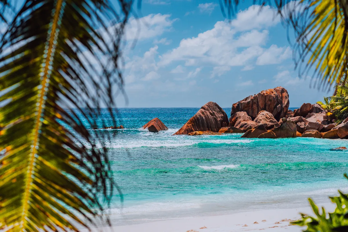 echappees-romantiques-les-plus-belles-plages-secretes-pour-deux