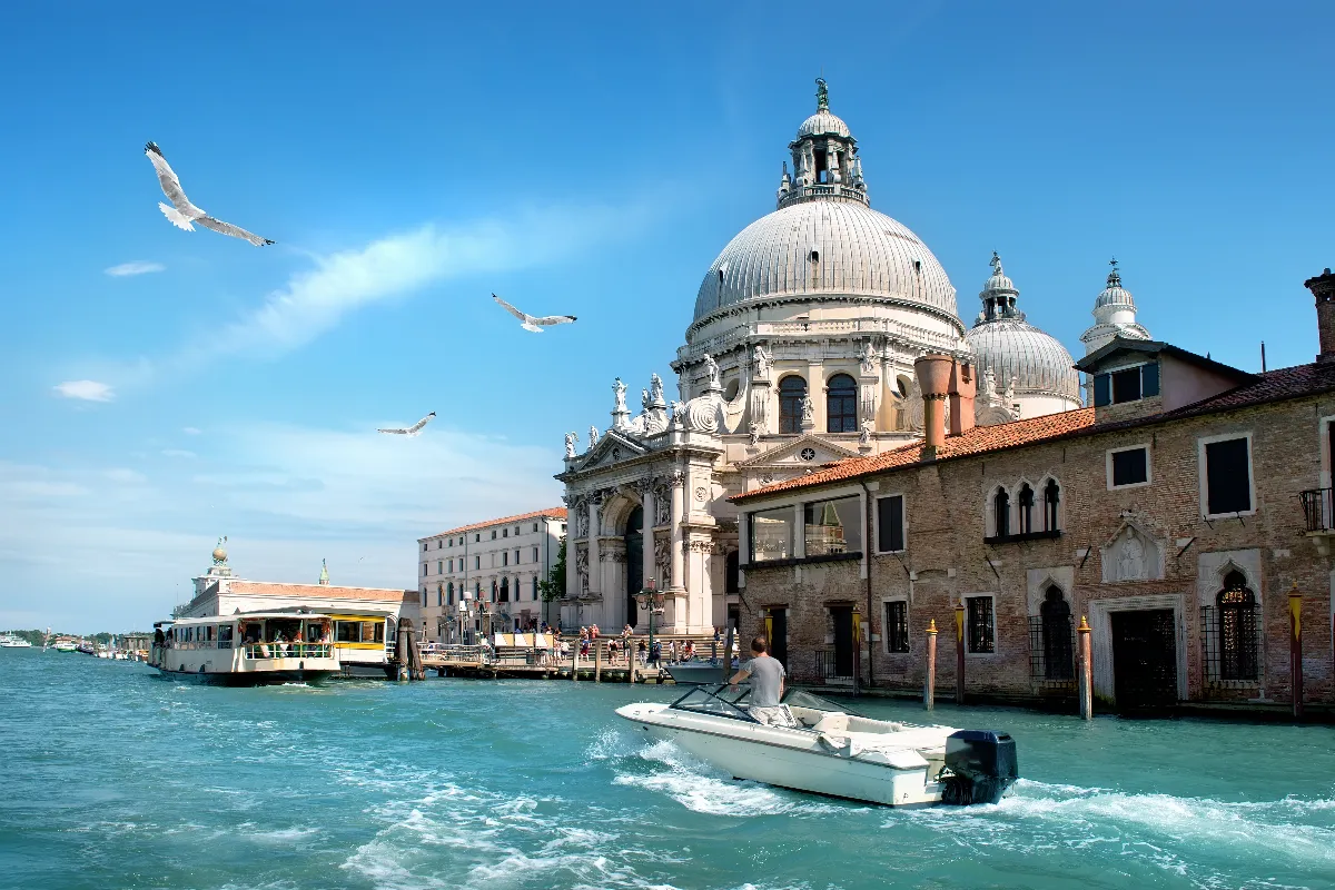 les-plus-belles-promenades-en-gondole-a-venise-decouvrez-les-tresors-caches-de-la-serenissime