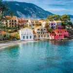 les-villages-colores-du-monde-des-palettes-vivantes-a-explorer