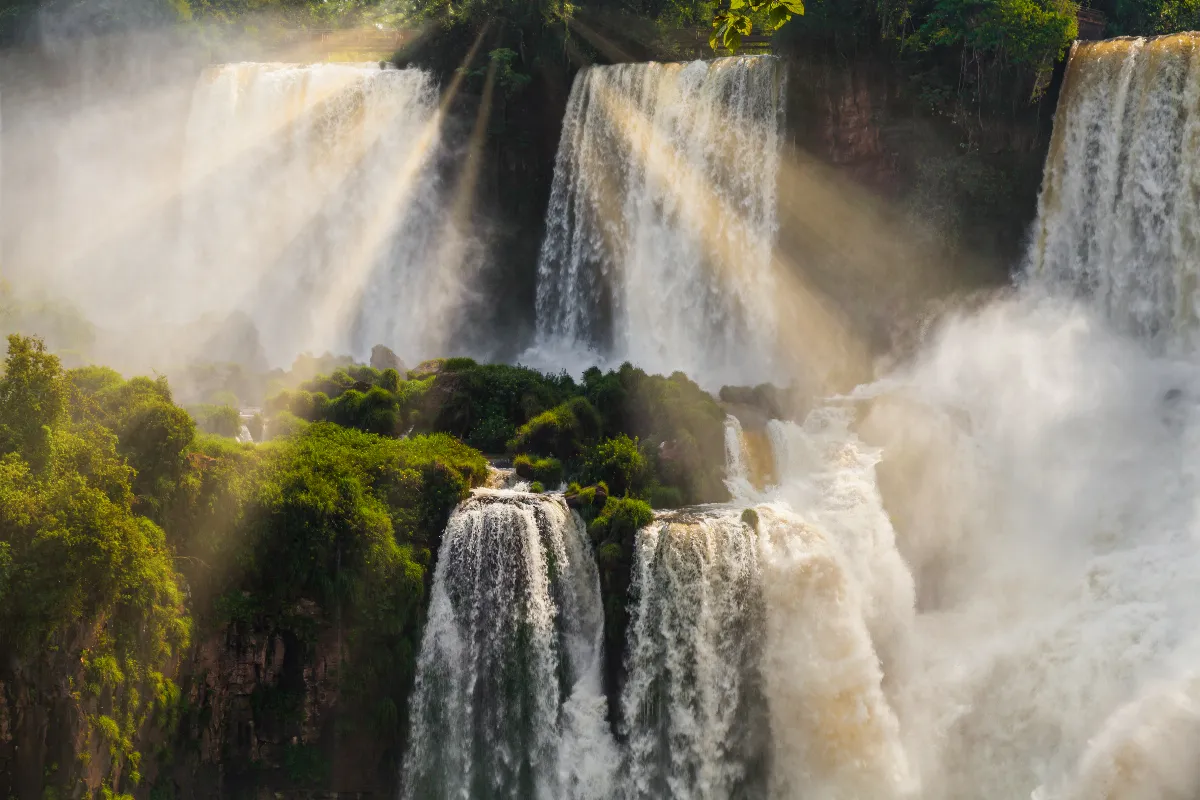Mystères de l&rsquo;Argentine : Pourquoi les chutes d&rsquo;Iguazú sont plus qu&rsquo;une merveille naturelle ?