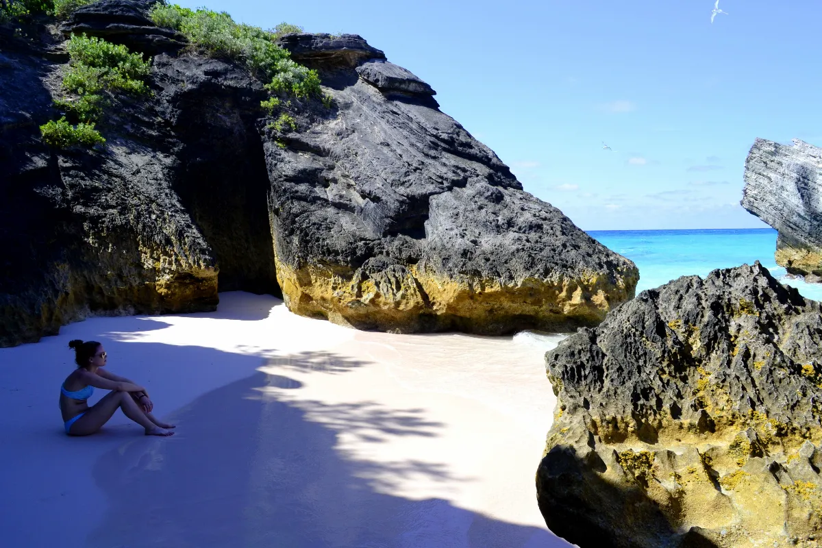 Plages secrètes : découvrez les paradis cachés loin des foules touristiques