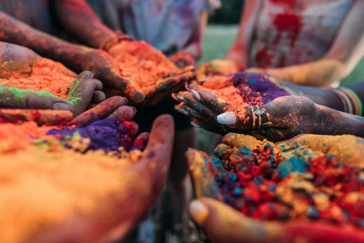 Traditions surprenantes : impossible que vous saviez comment le monde célèbre ces fêtes uniques !