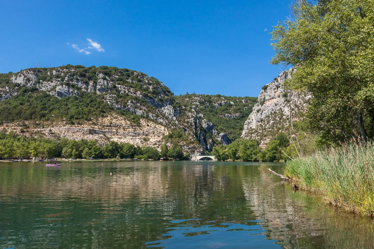 7 escapades uniques en France pour patienter jusqu&rsquo;à l&rsquo;été : vous allez adorer !