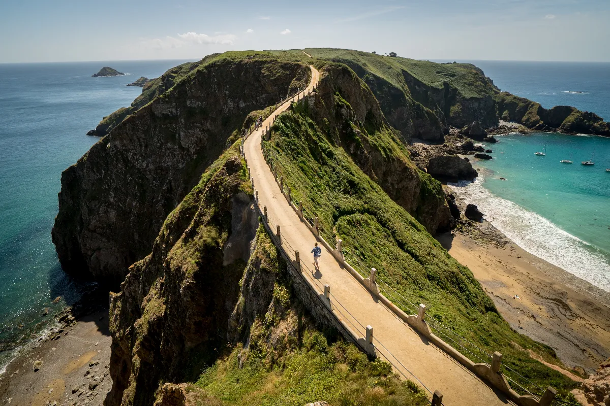 Cette île de la Manche et son seigneur : un régime d&rsquo;antan préservé jusqu&rsquo;à récemment