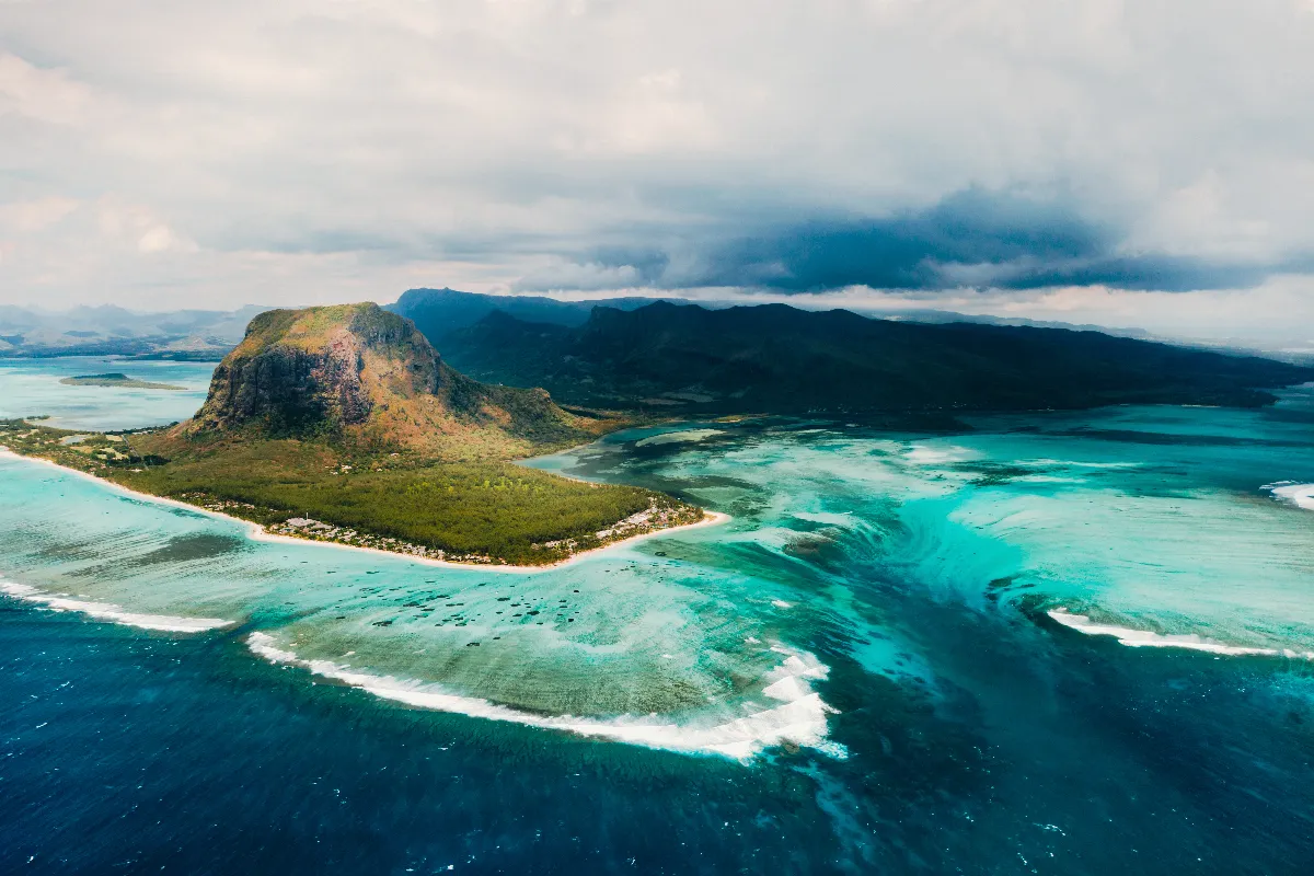 Comment choisir votre prochaine destination avec une carte du monde et une fléchette