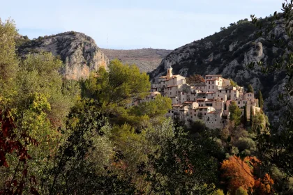decouvrez-le-village-le-plus-charmant-de-paca-une-pepite-regionale-a-explorer
