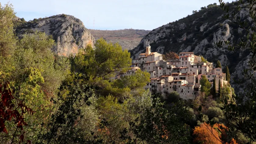 decouvrez-le-village-le-plus-charmant-de-paca-une-pepite-regionale-a-explorer