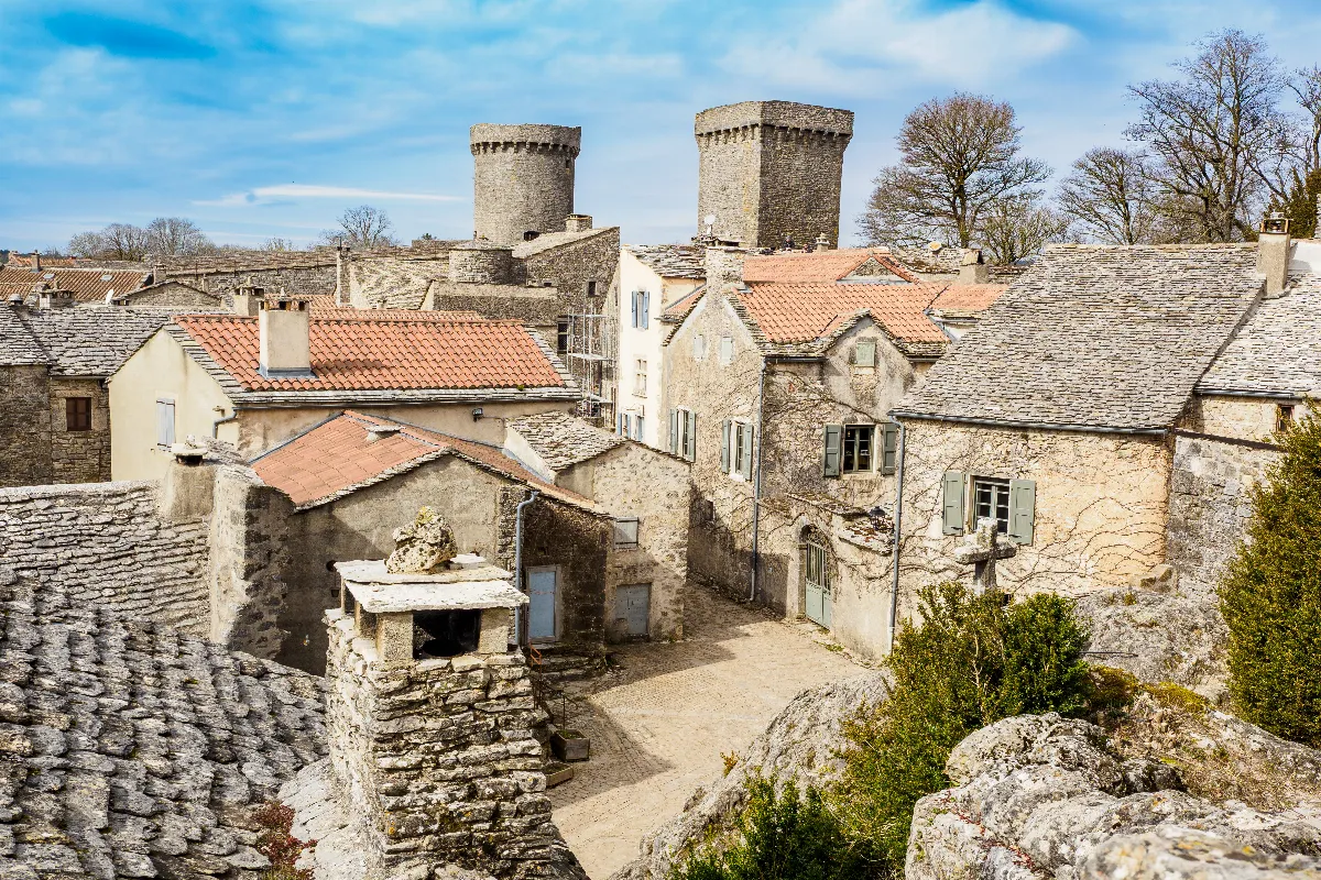 Découvrez pourquoi ce village de l’Aveyron est un incontournable en France !