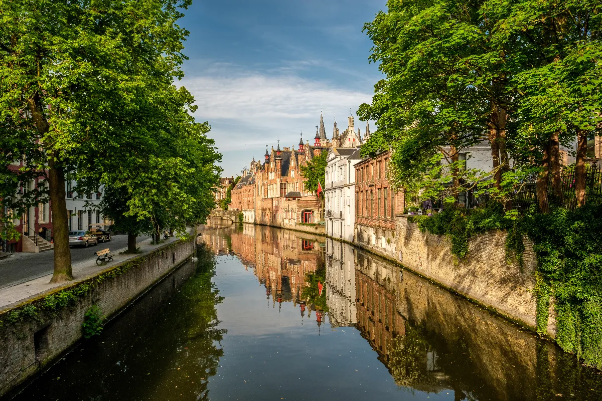 Découvrez pourquoi cette ville est surnommée la Venise du Nord !