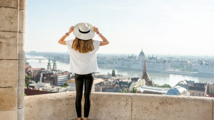 elle-a-tout-quitte-pour-faire-le-tour-du-monde-decouvrez-ce-quelle-a-appris