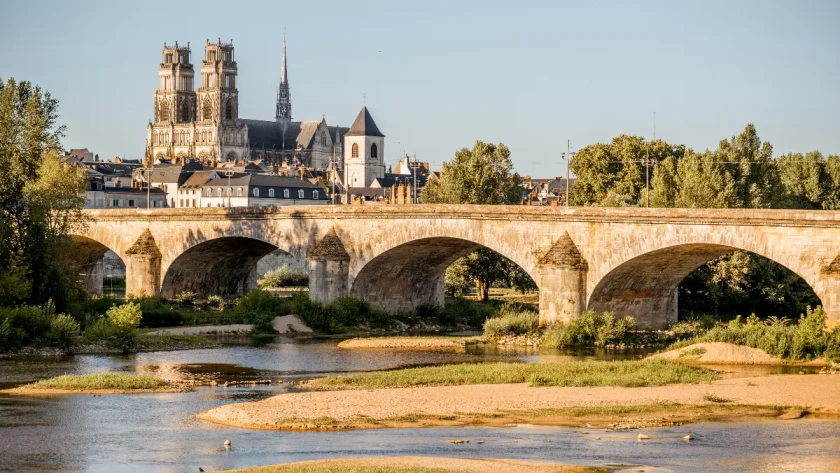 le-village-du-loiret-couronne-plus-beau-village-de-france-un-veritable-eden-des-roses