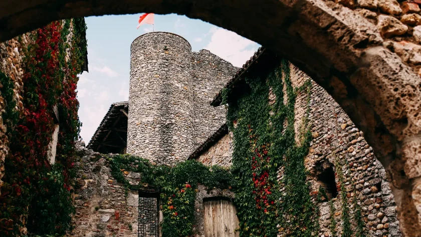 les-10-villages-incontournables-dauvergne-rhone-alpes-a-decouvrir-absolument