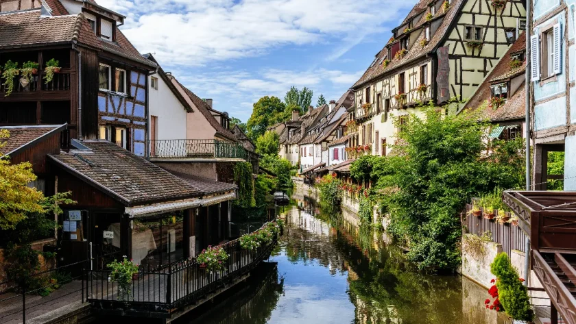 les-merveilles-cachees-des-petites-villes-europeennes-explorez-les-maintenant