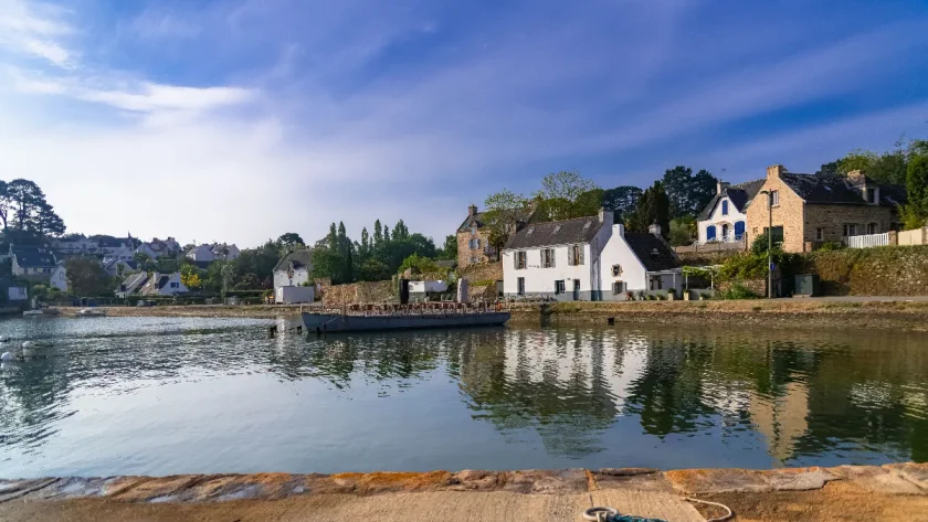 selon-une-etude-decouvrez-le-village-cotier-francais-ou-les-habitants-sont-les-plus-heureux