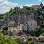top-12-des-villages-francais-a-couper-le-souffle-vous-ne-devinerez-jamais-le-numero-1