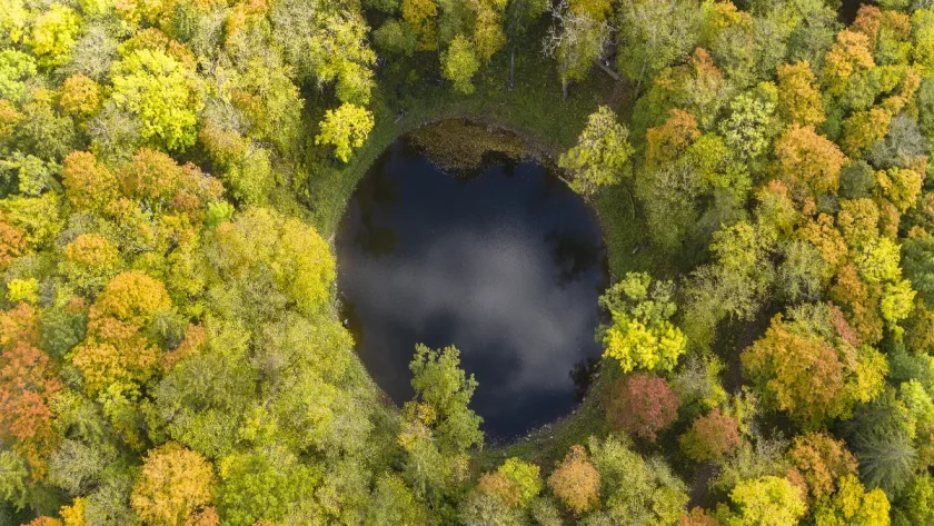 touchez-les-etoiles-sur-terre-les-crateres-meteoritiques-meconnus-a-explorer-absolument