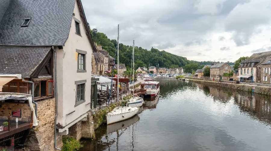 un-tresor-cache-en-bretagne-decouvrez-ce-village-au-charme-irresistible