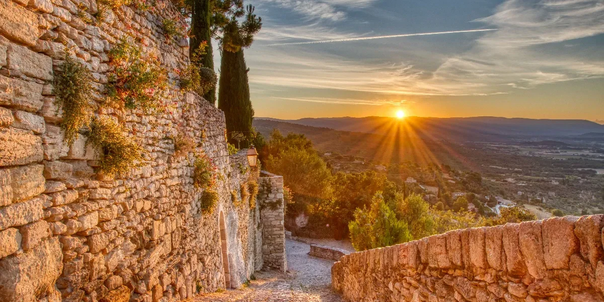 villages-perches-les-joyaux-caches-deurope-que-seul-un-vrai-voyageur-connait