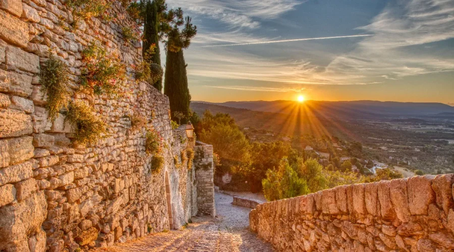 villages-perches-les-joyaux-caches-deurope-que-seul-un-vrai-voyageur-connait