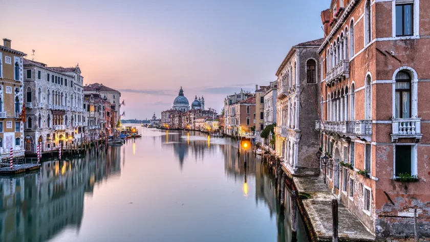 vous-ne-le-saviez-probablement-pas-decouvrez-les-mysteres-fascinants-des-canaux-historiques-deurope