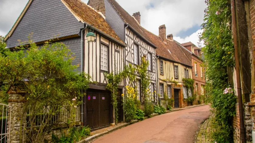 a-moins-de-2-heures-de-paris-4-villages-enchanteurs-classes-parmi-les-plus-beaux-villages-de-france