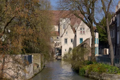 a-seulement-2-heures-de-paris-decouvrez-la-venise-de-louest-une-commune-tresor-restee-dans-lombre