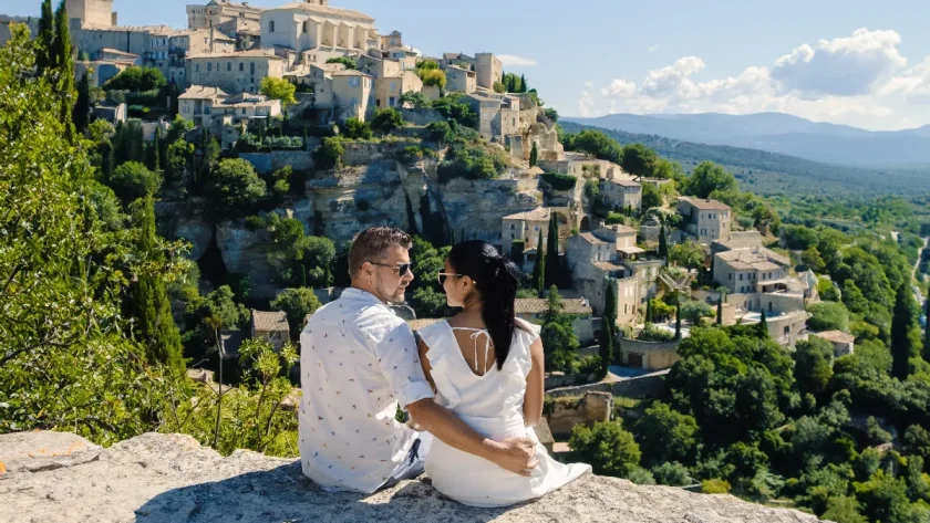 cinq-tresors-caches-pres-de-gordes-a-explorer-le-detour-favori-de-milliers-de-francais-chaque-annee