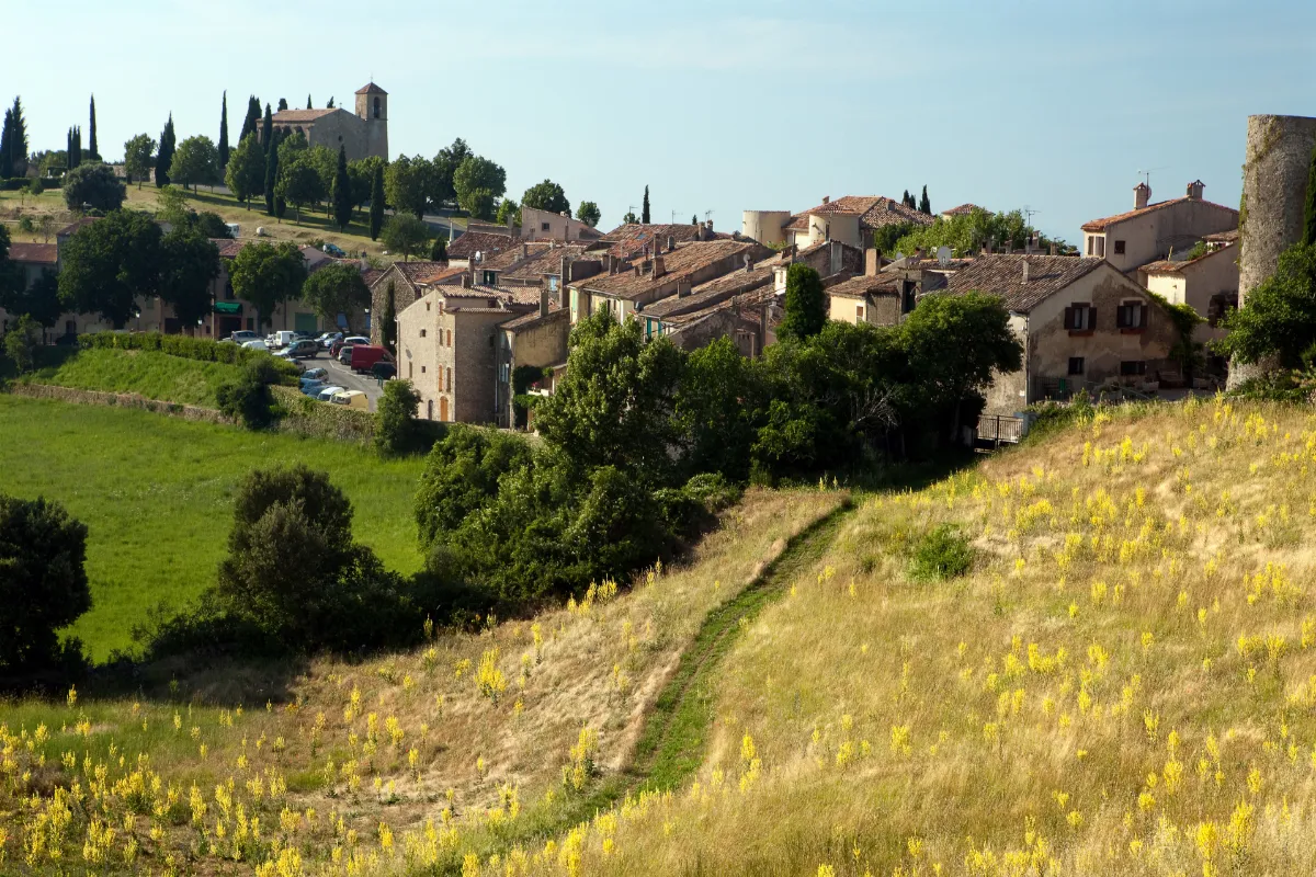 Découverte en Provence : ce village perchée du Var est un trésor à ne pas manquer