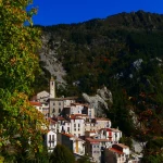 decouvrez-ce-bijou-cache-de-larriere-pays-nicois-un-lieu-qui-enchante-des-milliers-de-francais-annee-apres-annee