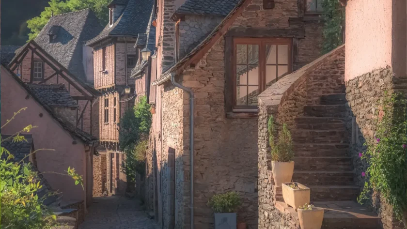 decouvrez-ce-qui-rend-ce-village-de-laveyron-un-incontournable-francais