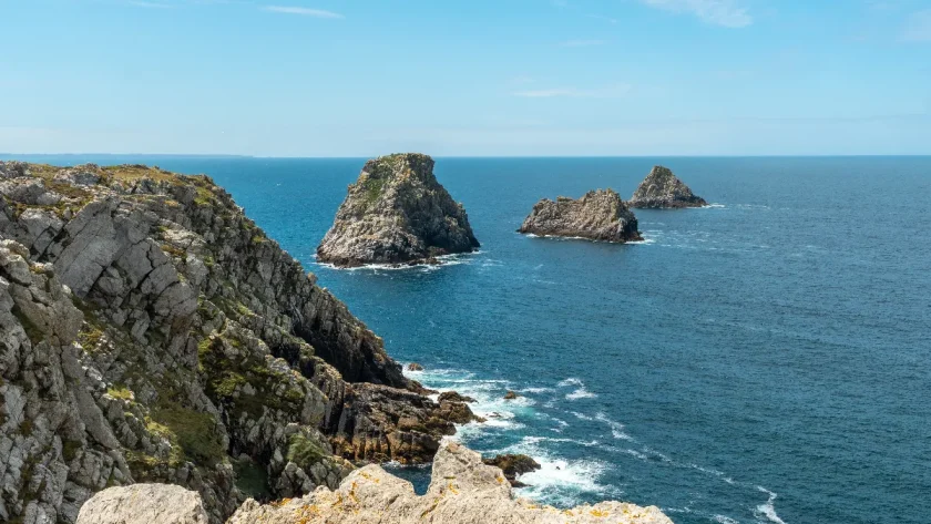 decouvrez-la-bretagne-sous-un-nouvel-angle-une-presquile-qui-vous-offre-un-spectacle-naturel-epoustouflant