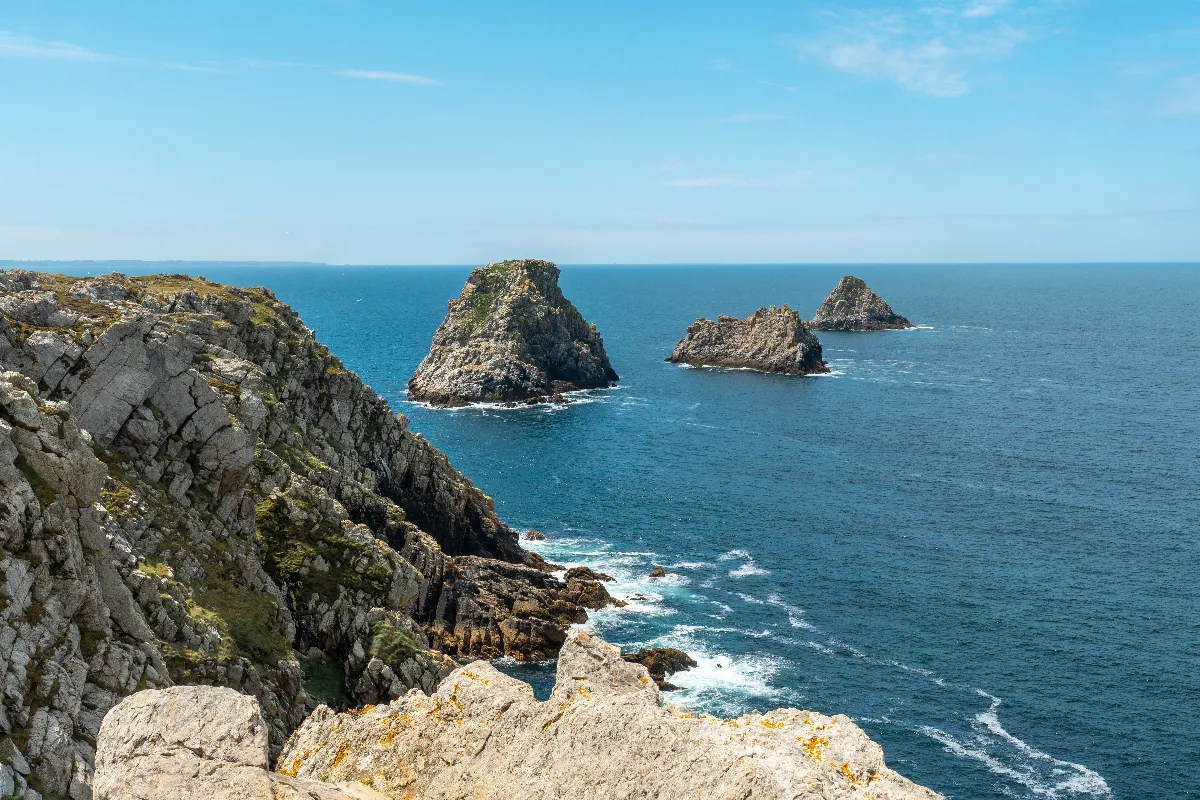 Découvrez la Bretagne sous un nouvel angle : une presqu&rsquo;île qui vous offre un spectacle naturel époustouflant