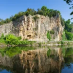 decouvrez-la-piscine-naturelle-cachee-pres-davignon-un-tresor-bien-preserve-en-drome-provencale