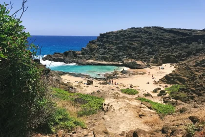 decouvrez-la-plage-sauvage-et-secrete-de-la-cote-dazur-une-crique-dune-beaute-inegalee-dans-la-region
