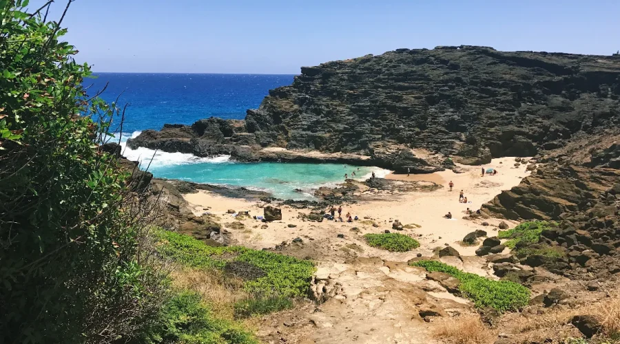 decouvrez-la-plage-sauvage-et-secrete-de-la-cote-dazur-une-crique-dune-beaute-inegalee-dans-la-region