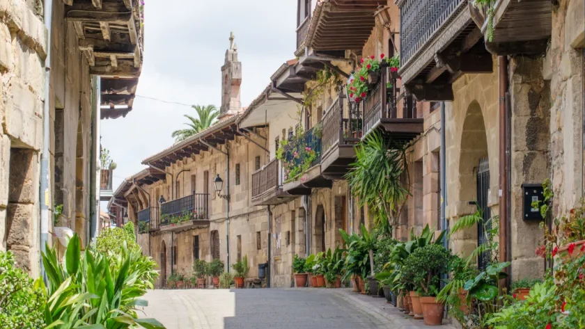 decouvrez-la-region-autonome-espagnole-qui-fait-le-buzz-le-spot-parfait-entre-plage-et-montagne