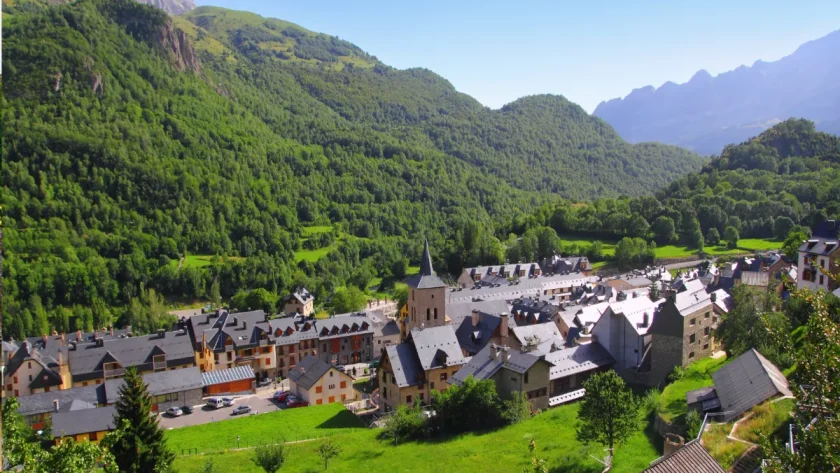 decouvrez-le-havre-de-paix-haut-pyreneen-classe-parmi-les-villages-les-plus-charmants-de-france
