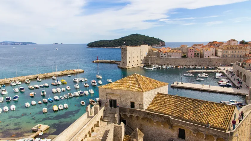 decouvrez-le-pays-europeen-ou-la-biere-est-a-moins-de-2-euros-avec-des-hotels-abordables-et-des-plages-preservees