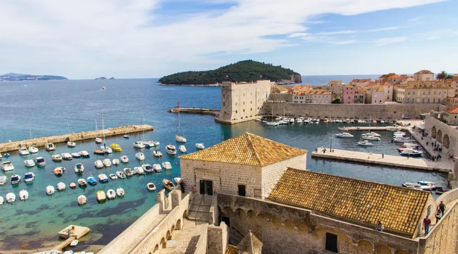 decouvrez-le-pays-europeen-ou-la-biere-est-a-moins-de-2-euros-avec-des-hotels-abordables-et-des-plages-preservees
