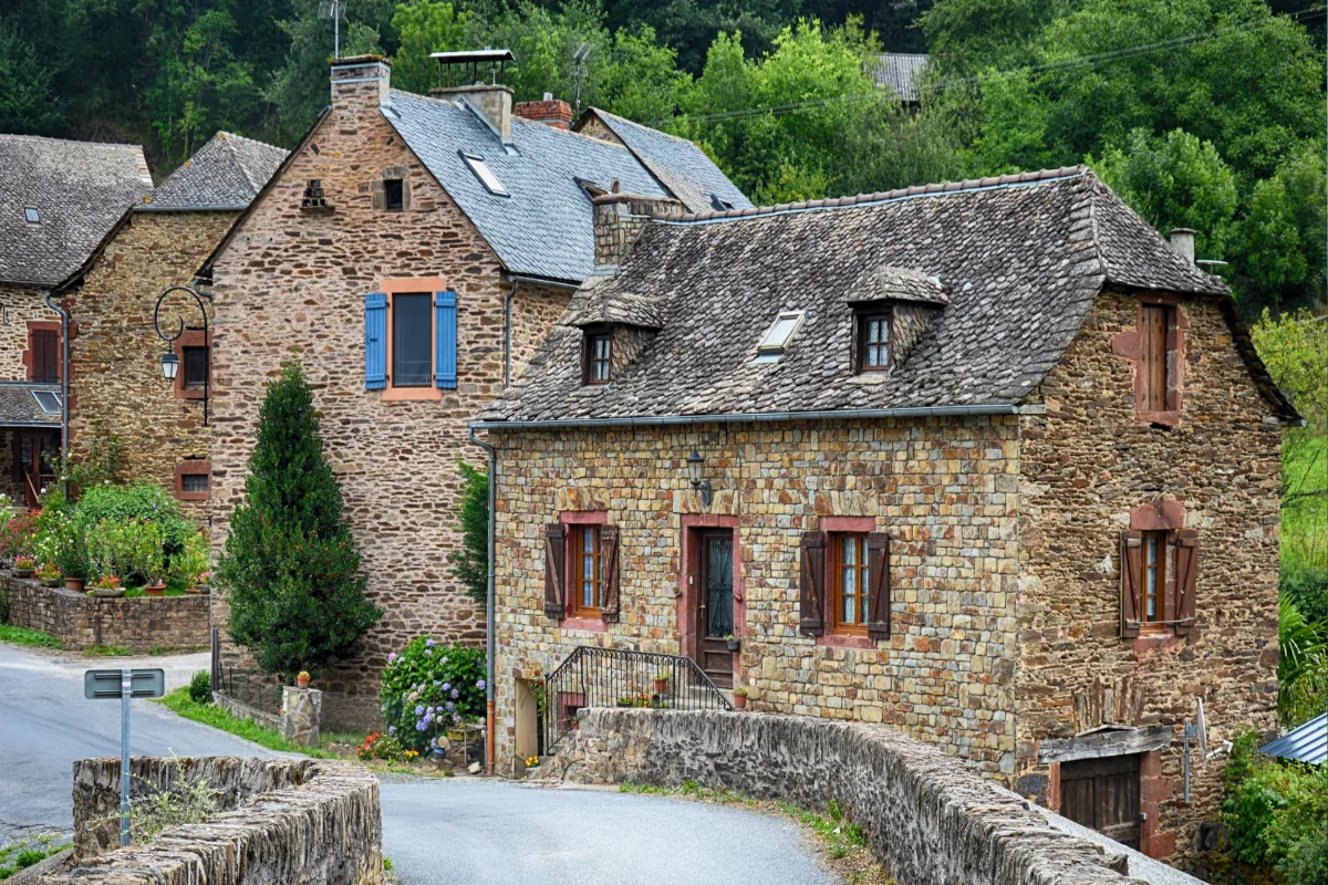 Découvrez le petit joyau des Pyrénées-Atlantiques, un des villages les plus charmants de France