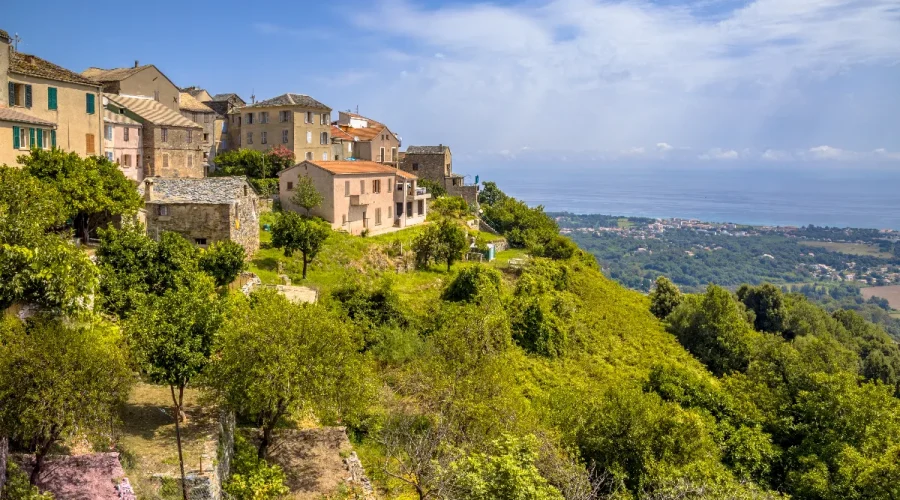 decouvrez-le-village-le-plus-haut-deurope-niche-en-provence-alpes-cote-dazur