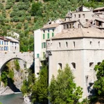 decouvrez-le-village-perche-qui-revele-la-plus-somptueuse-des-vues-panoramiques-en-provence-alpes-cote-dazur