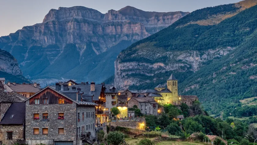 decouvrez-le-village-secret-des-pyrenees-orientales-qui-vous-enchantera