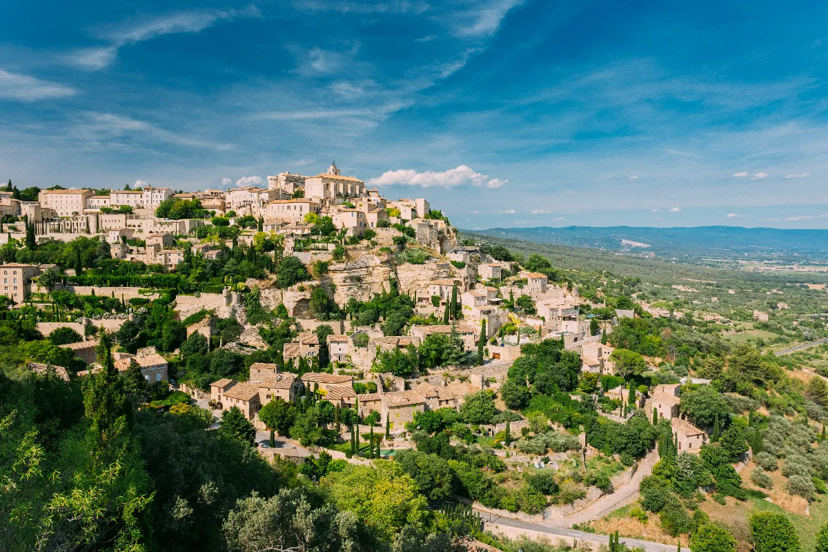 Découvrez quels sont les 3 plus beaux villages de France en lice pour devenir le village préféré des Français