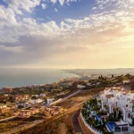destination-2024-zoom-sur-la-ville-cotiere-europeenne-qui-promet-le-plus-de-soleil-pour-vos-vacances-marbella