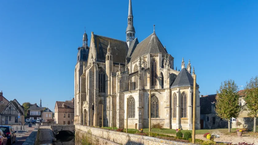 echappee-medievale-a-1h30-de-paris-une-ville-classee-parmi-les-plus-beaux-detours-de-france-vous-attend